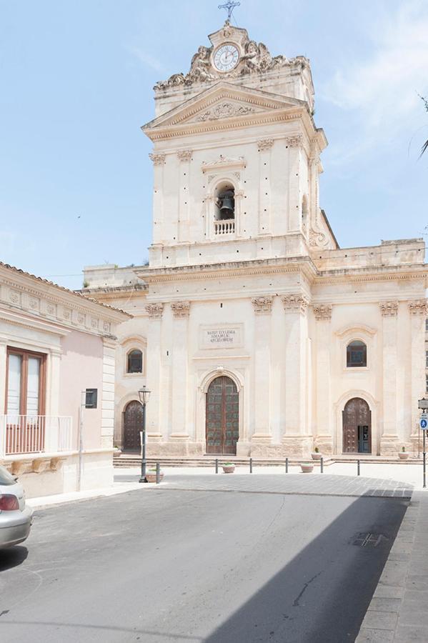 Nina Home - Selfcheck-In Canicattini Bagni Buitenkant foto
